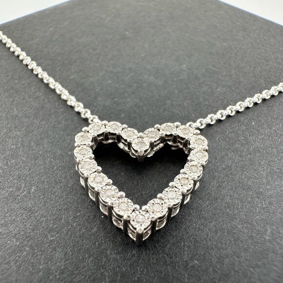 Beautiful Heart Necklace w Natural Diamonds in Illusion Settings - Picture 11 of 13